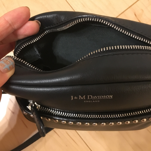 J&M DAVIDSON(ジェイアンドエムデヴィッドソン)のJ&M DAVIDSON LIPSTICK POCHETTE レディースのバッグ(ショルダーバッグ)の商品写真