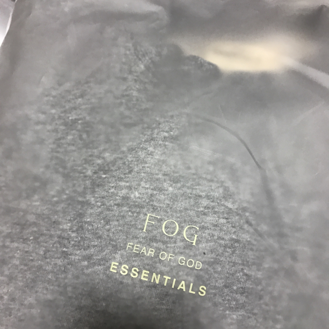 FEAR OF GOD(フィアオブゴッド)の送料込 FOG essentials crew neck sweatshirt メンズのトップス(スウェット)の商品写真