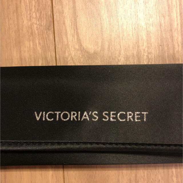 Victoria's Secret(ヴィクトリアズシークレット)の新品未使用 ビクトリアシークレット メイクブラシ＆ケース コスメ/美容のキット/セット(コフレ/メイクアップセット)の商品写真