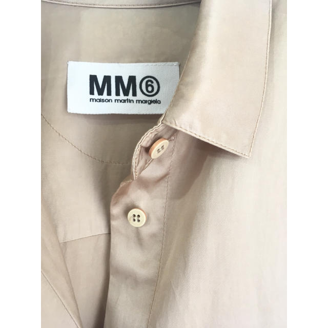 Maison Martin Margiela(マルタンマルジェラ)のMM6 シャンパンゴールド シャツ レディースのトップス(シャツ/ブラウス(長袖/七分))の商品写真