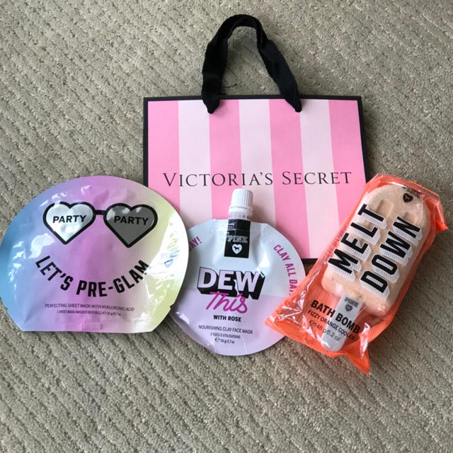 Victoria's Secret(ヴィクトリアズシークレット)の◾️新品未使用◾️ヴィクトリアシークレット 入浴剤フェイスマスクセット コスメ/美容のボディケア(入浴剤/バスソルト)の商品写真