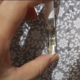 メゾンフランシスクルジャン(Maison Francis Kurkdjian)のメゾンフランシス　ア　ラ　ローズ　オードパルファム　2ml(香水(女性用))