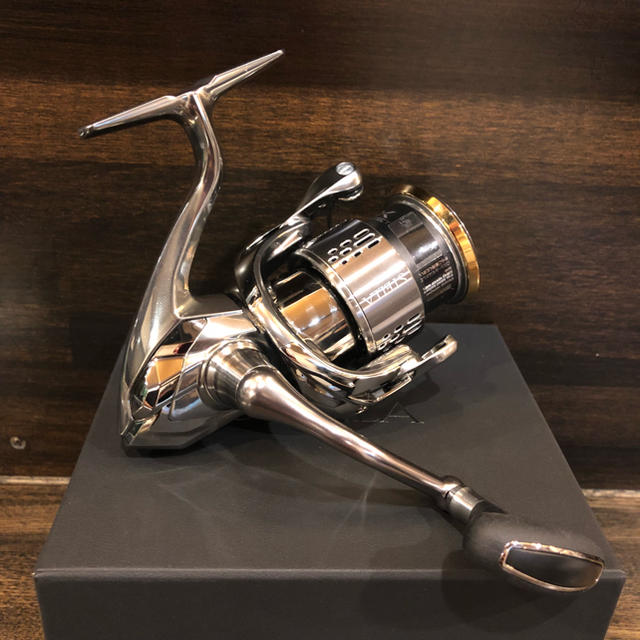 早割クーポン! SHIMANO - 18ステラ C3000MHG 新品 限界価格です