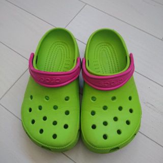 クロックス(crocs)の値引き不可！crocsクロックス ケイマン？22.5cm(サンダル)