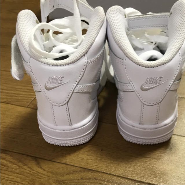 NIKE(ナイキ)のナイキ エアフォース キッズ キッズ/ベビー/マタニティのキッズ靴/シューズ(15cm~)(スニーカー)の商品写真