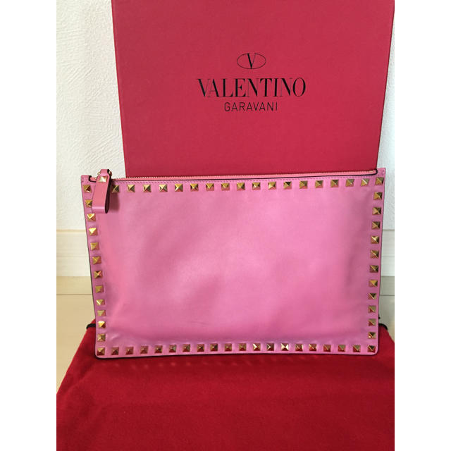 VALENTINO(ヴァレンティノ)のヴァレンティノ  ロックスタッズ クラッチ ピンク レディースのバッグ(クラッチバッグ)の商品写真