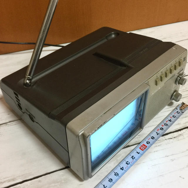 ナショナル 白黒テレビ TR-4030 ポータブル 昭和レトロ 松下電器産業 スマホ/家電/カメラのテレビ/映像機器(テレビ)の商品写真