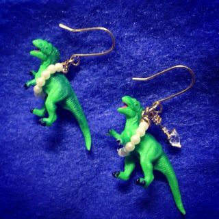 恐竜パールピアス(ピアス)