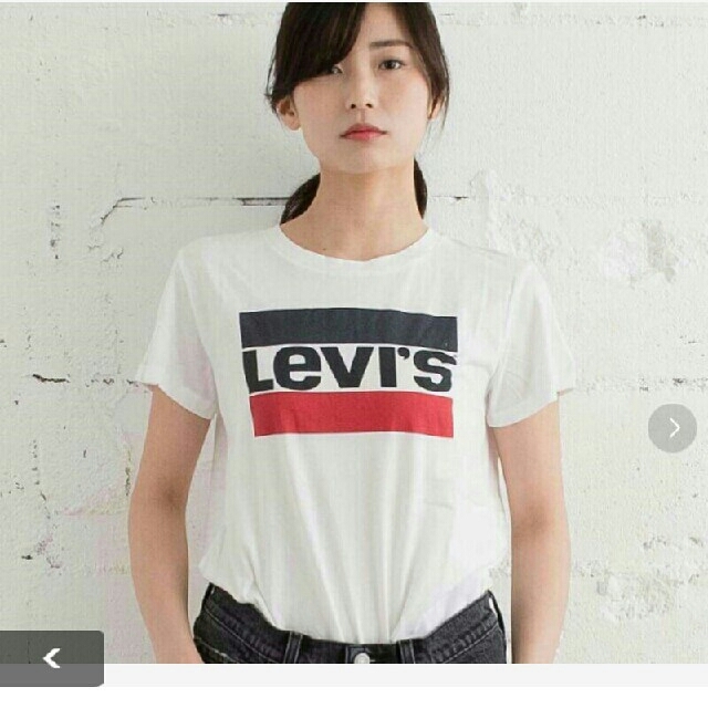 Levi's(リーバイス)の新品！リーバイスのロゴＴシャツ レディースのトップス(Tシャツ(半袖/袖なし))の商品写真