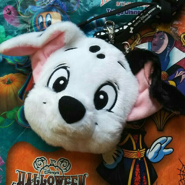 Disney(ディズニー)の大人気！ディズニーハロウィン 101匹わんちゃんパスケース エンタメ/ホビーのおもちゃ/ぬいぐるみ(キャラクターグッズ)の商品写真