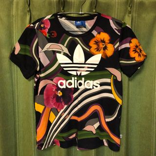 アディダス(adidas)のadidas Tシャツ(Tシャツ(半袖/袖なし))