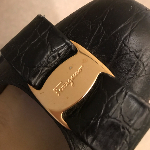 Salvatore Ferragamo(サルヴァトーレフェラガモ)のフェラガモ ヴァラ 23.5cm レディースの靴/シューズ(ローファー/革靴)の商品写真