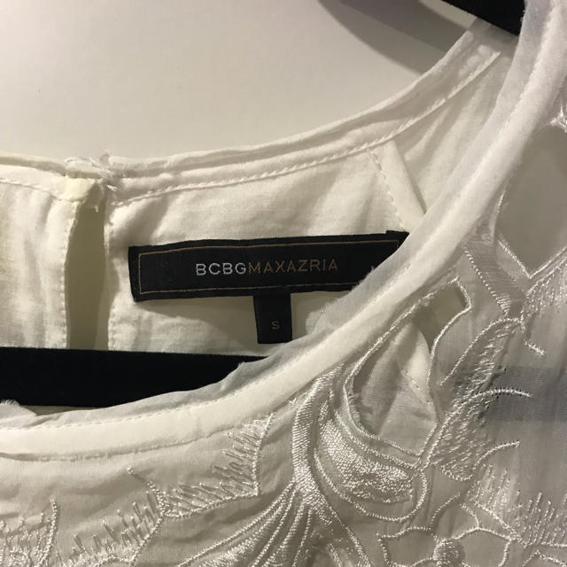 BCBGMAXAZRIA(ビーシービージーマックスアズリア)のBCBG ワンピース レディースのワンピース(ひざ丈ワンピース)の商品写真