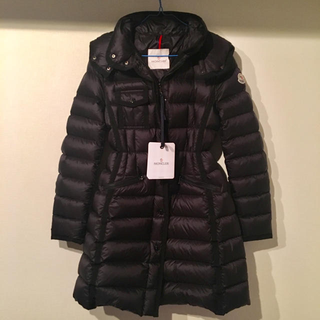 MONCLER(モンクレール)のひめぽこ様専用 新品未使用 モンクレール エルミンヌ ブラック スイエン レディースのジャケット/アウター(ダウンコート)の商品写真