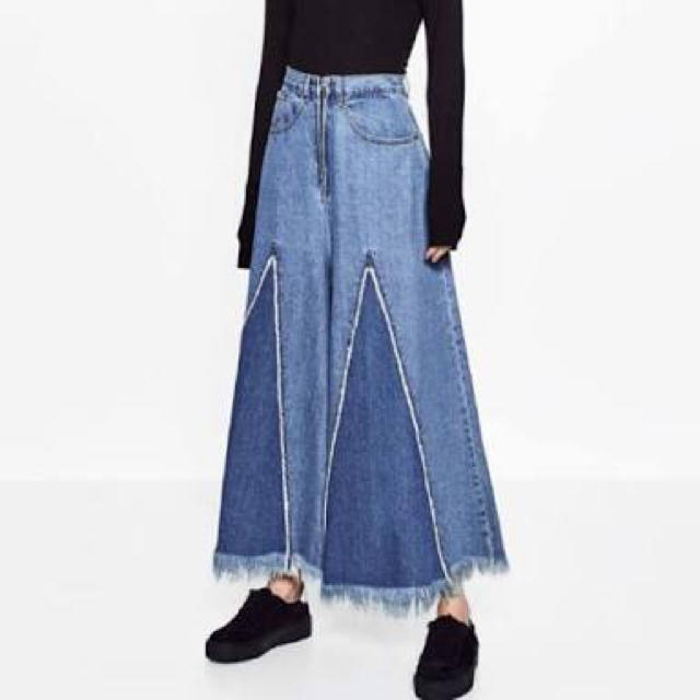 ZARA(ザラ)のZARA デニム ワイドパンツ レディースのパンツ(カジュアルパンツ)の商品写真