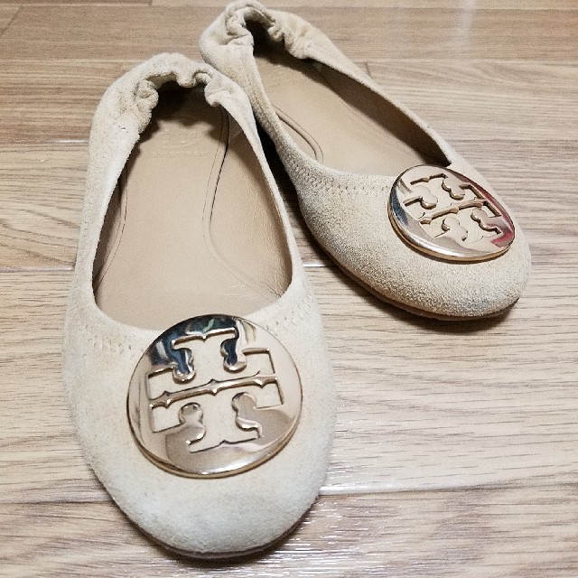 Tory Burch(トリーバーチ)のトリーバーチ ベージュ パンプス レディースの靴/シューズ(ハイヒール/パンプス)の商品写真