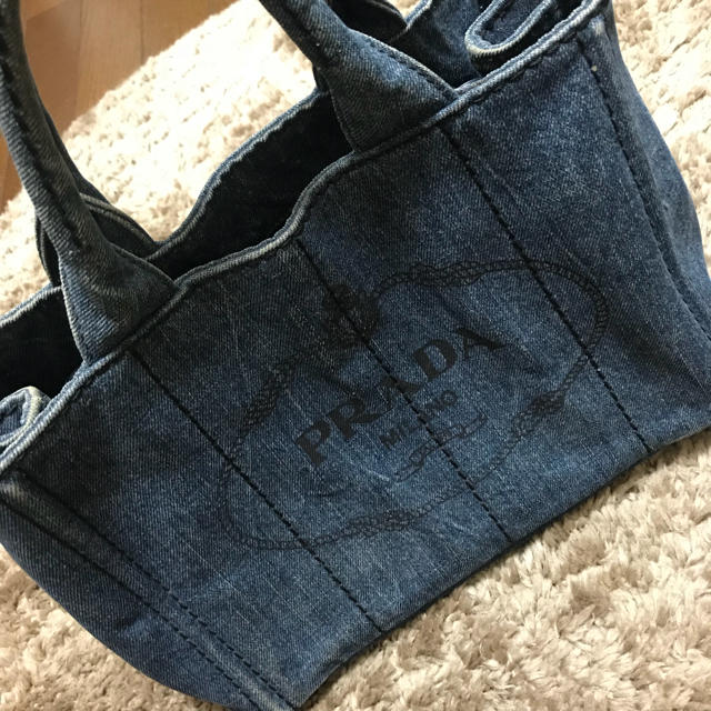 PRADA カナパトート