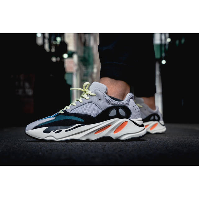 adidas(アディダス)のADIDAS YEEZY BOOST 700  k5様専用 メンズの靴/シューズ(スニーカー)の商品写真