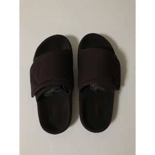 アディダス(adidas)のYeezy season6 スリッパ slipper ワイン 40 新品 (サンダル)