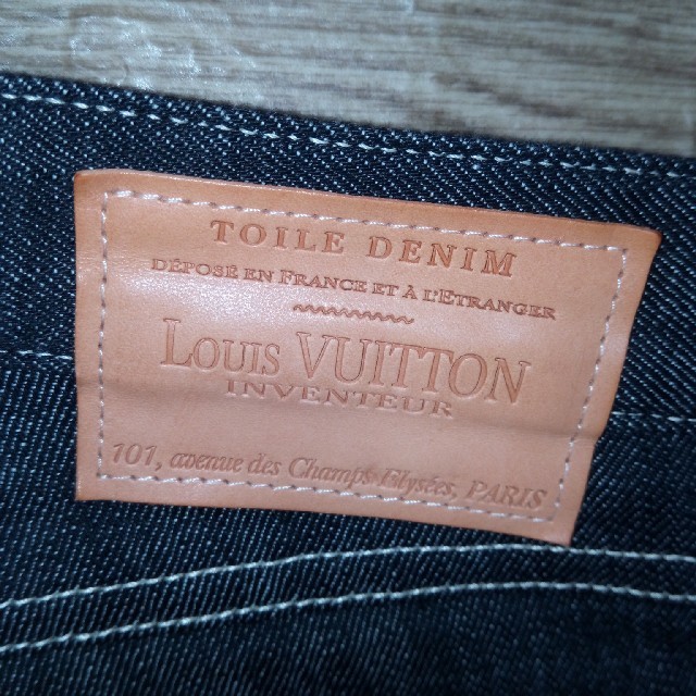 LOUIS VUITTON(ルイヴィトン)の今だけセール!!　ヴィトン　デニムパンツ　36 レディースのパンツ(デニム/ジーンズ)の商品写真