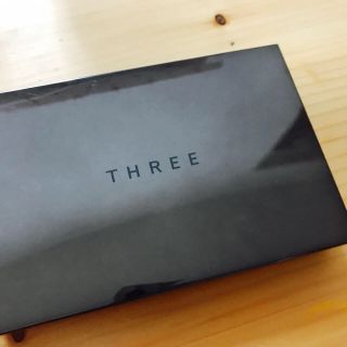 スリー(THREE)のTHREE リニューイング パウダー ファンデーション (ファンデーション)