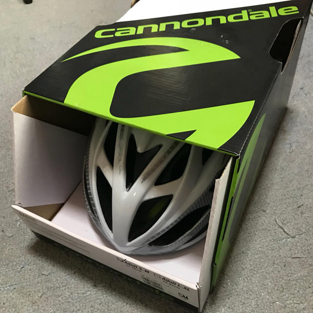 Cannondale(キャノンデール)のsato様専用】CANNONDALE RADIUS S/M(52-58cm)ヘル 自動車/バイクのバイク(ヘルメット/シールド)の商品写真