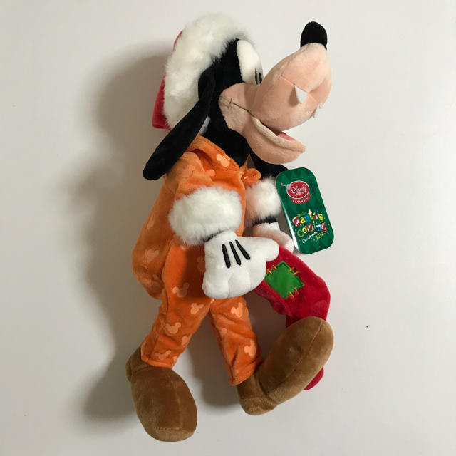 Disney(ディズニー)の【未使用品】グーフィー   ディズニーストア クリスマス ぬいぐるみ 2010 エンタメ/ホビーのおもちゃ/ぬいぐるみ(ぬいぐるみ)の商品写真