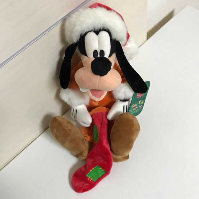 Disney(ディズニー)の【未使用品】グーフィー   ディズニーストア クリスマス ぬいぐるみ 2010 エンタメ/ホビーのおもちゃ/ぬいぐるみ(ぬいぐるみ)の商品写真