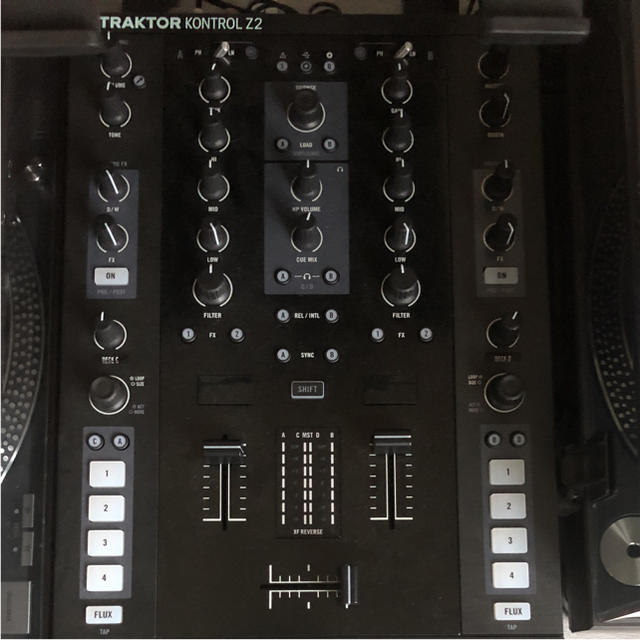 TRAKTOR KONTROL Z2 楽器のDJ機器(DJコントローラー)の商品写真