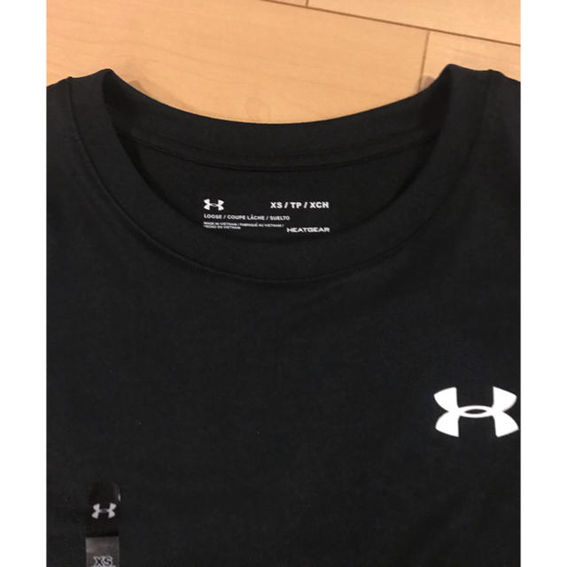 UNDER ARMOUR(アンダーアーマー)の未使用新品 アンダーアーマー レディース Tシャツ S 黒 レディースのトップス(Tシャツ(半袖/袖なし))の商品写真