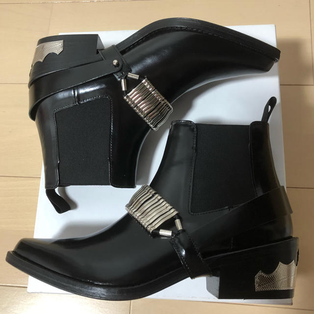 新品 TOGA PULLAトーガ プルラ メタルベルトブーツ サイドゴア 36 ...