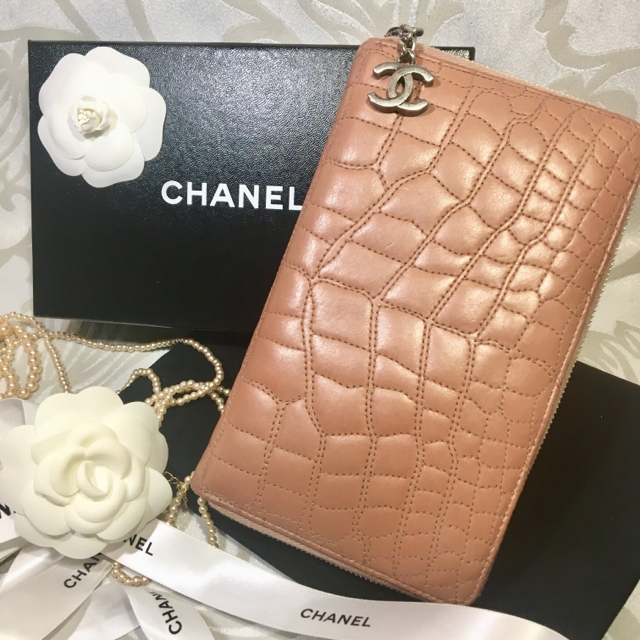 CHANEL(シャネル)の美品！レア！CHANEL ココチャーム かなり大きめ 長財布 レディースのファッション小物(財布)の商品写真