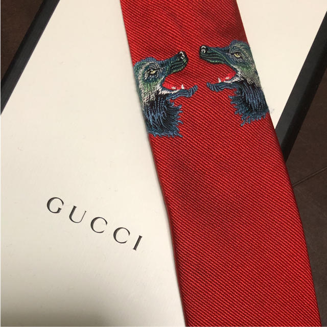 Gucci ウルフ ネクタイ レッド | フリマアプリ ラクマ