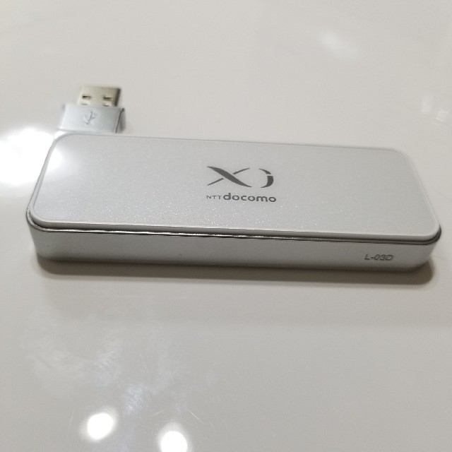NTTdocomo(エヌティティドコモ)のdocomo L-03D Xi USBデータ通信端末 スマホ/家電/カメラのPC/タブレット(PC周辺機器)の商品写真