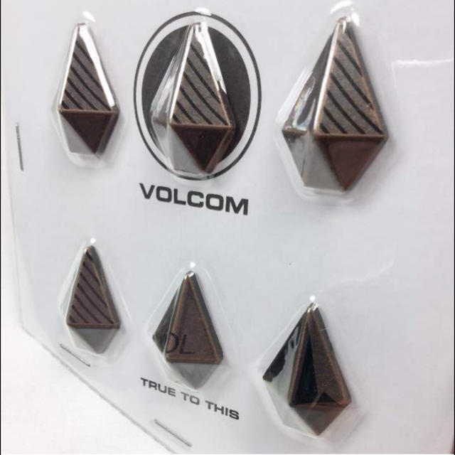 volcom(ボルコム)のSN21 新品 送込◾︎コッパー ボルコム Stone Studs デッキパッド スポーツ/アウトドアのスノーボード(アクセサリー)の商品写真