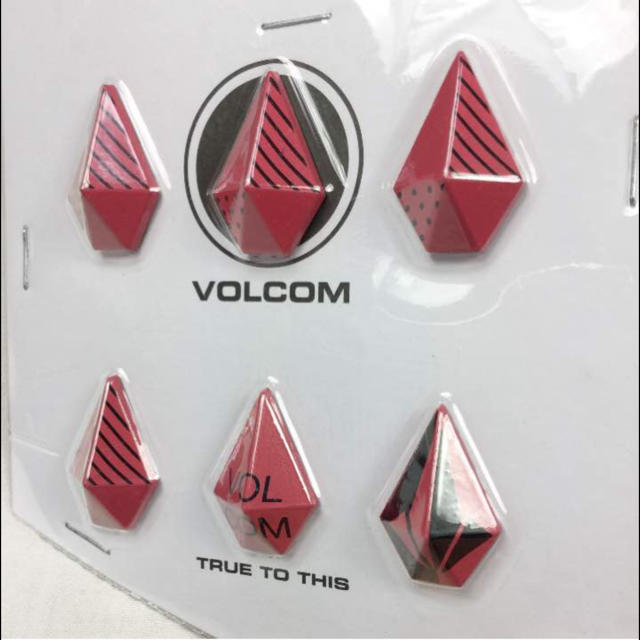 volcom(ボルコム)のSN21 新品 送込◾︎レッド② ボルコム Stone Studs デッキパッド スポーツ/アウトドアのスノーボード(アクセサリー)の商品写真