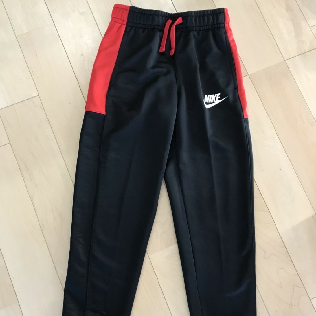 NIKE(ナイキ)のラスト1点！ナイキ　ジャージ　140サイズ☆レッド キッズ/ベビー/マタニティのキッズ服男の子用(90cm~)(その他)の商品写真