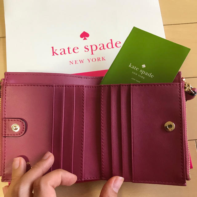 kate spade new york(ケイトスペードニューヨーク)のサマー様専用 新品 ケイトスペード  型押しスエード 折り財布 レディースのファッション小物(財布)の商品写真