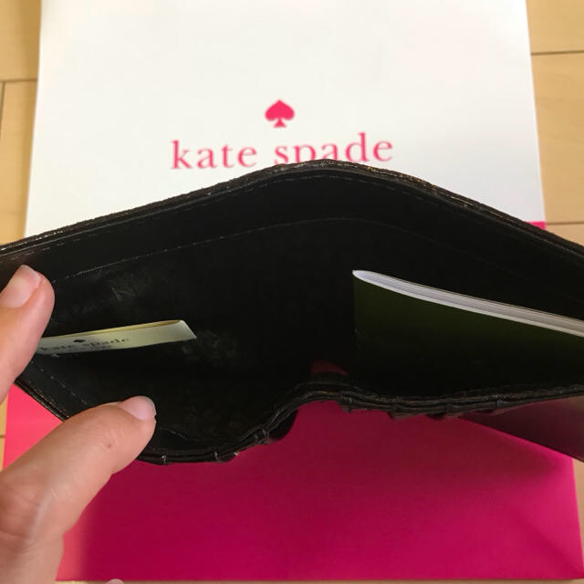 kate spade new york(ケイトスペードニューヨーク)の新品 ケイトスペード  型押しスエード 折り財布 レディースのファッション小物(財布)の商品写真