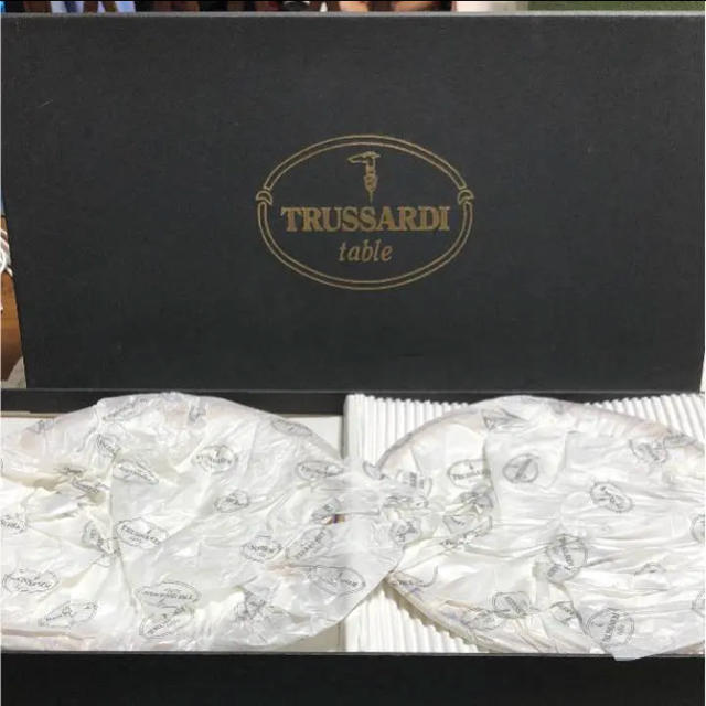 Trussardi(トラサルディ)の新品　ケーキ皿　5枚セット　TRUSSARDI インテリア/住まい/日用品のキッチン/食器(食器)の商品写真