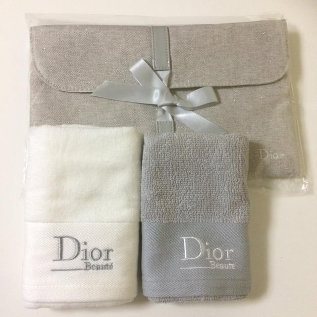 Dior(ディオール)の❤︎新品未使用❤︎Dior ポーチ タオルセット レディースのファッション小物(ポーチ)の商品写真