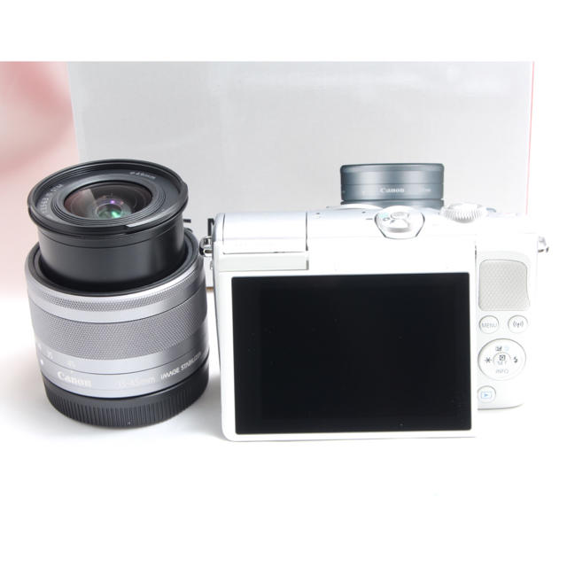 Canon(キヤノン)の大人気のホワイト キャノンミラーレス✨スマホ転送+自撮り✨キヤノン M100 スマホ/家電/カメラのカメラ(ミラーレス一眼)の商品写真