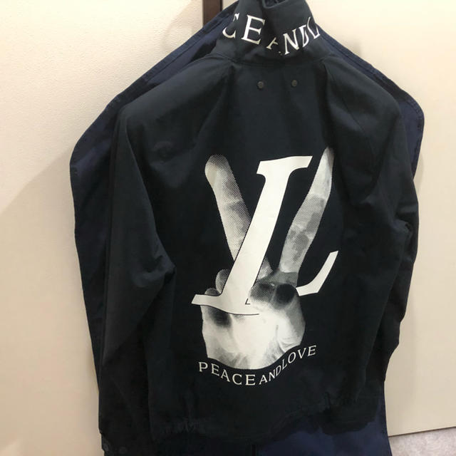 魅力の LOUIS VUITTON 48 逆さLV ブルゾン ロゴ ハンドLV ルイヴィトン