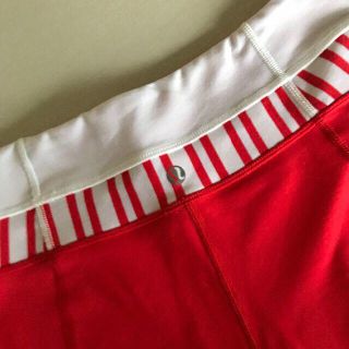 ルルレモン(lululemon)の【美品】ルルレモン パンツ サイズ6（オレンジよりのレッド）(ヨガ)