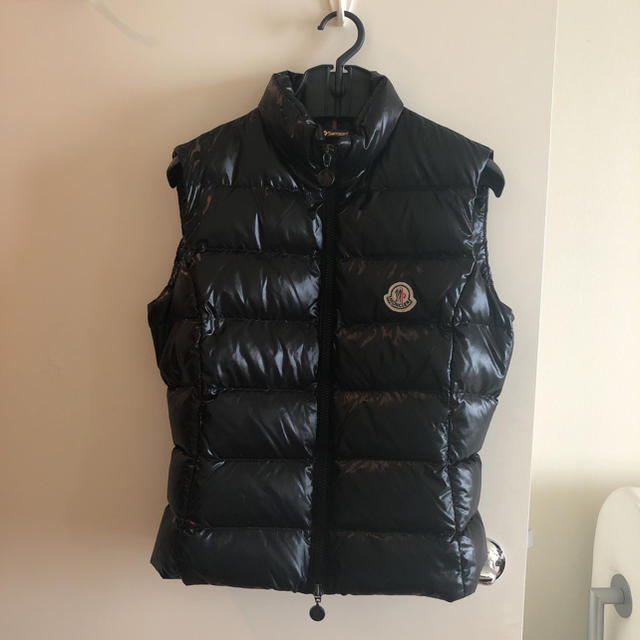 MONCLER(モンクレール)のモンクレール  レディース  ベストサイズ０   黒美品 レディースのジャケット/アウター(ダウンベスト)の商品写真