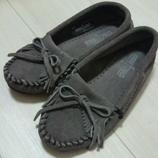 ミネトンカ(Minnetonka)のMinnetonka＊グレー(ローファー/革靴)