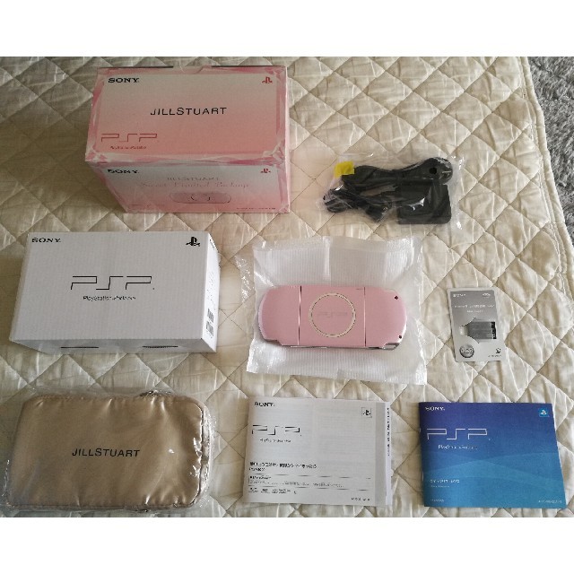 PlayStation Portable(プレイステーションポータブル)のPSP-3000 XZP ブロッサム・ピンク エンタメ/ホビーのゲームソフト/ゲーム機本体(携帯用ゲーム機本体)の商品写真