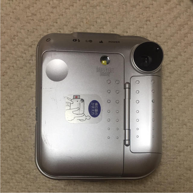 富士フイルム(フジフイルム)のチェキ instax mini 30 シルバー フィルム未開封10枚付 スマホ/家電/カメラのカメラ(フィルムカメラ)の商品写真