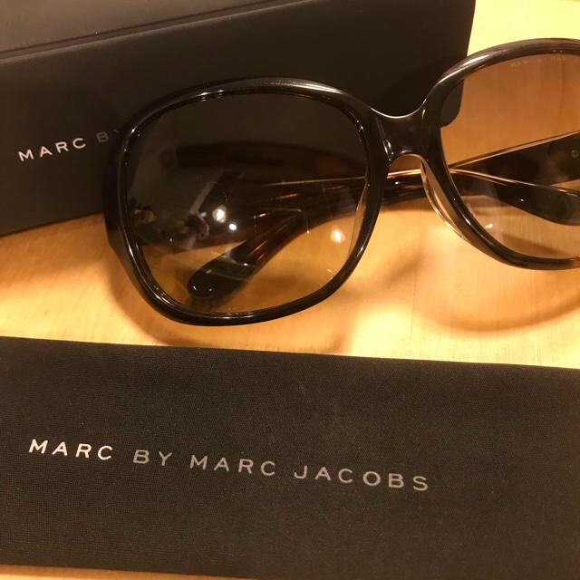 MARC BY MARC JACOBS(マークバイマークジェイコブス)のpotos5796様専用☆美品☆MARKJACOBS サングラス リボン レディースのファッション小物(サングラス/メガネ)の商品写真