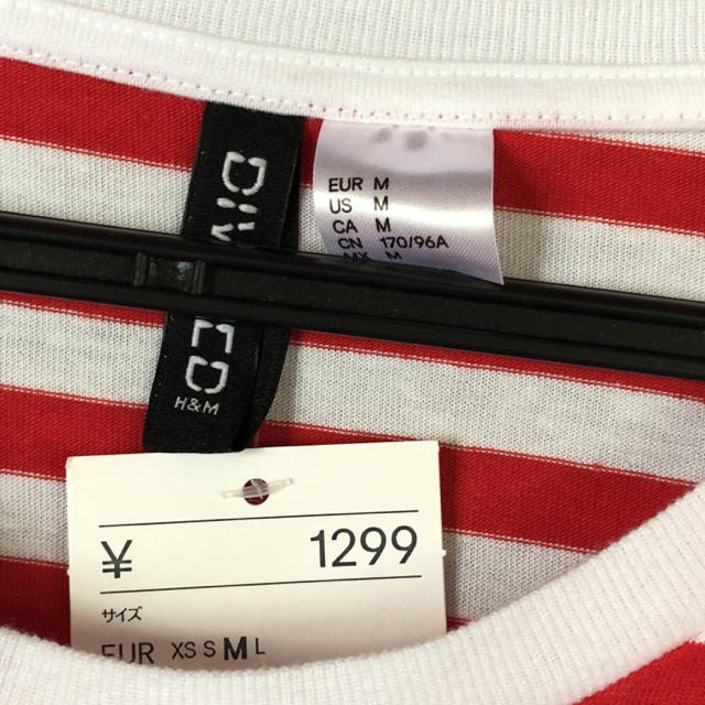 H&M(エイチアンドエム)の新品 H&M 赤 ストライプ ティシャツ ♡ ウォーリー コスプレ にも^ ^ レディースのトップス(Tシャツ(長袖/七分))の商品写真